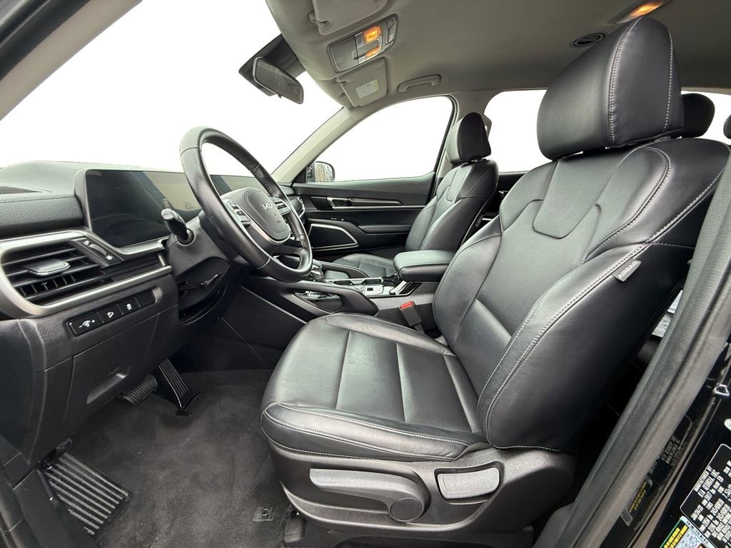 Certified 2023 Kia Telluride LX image 9