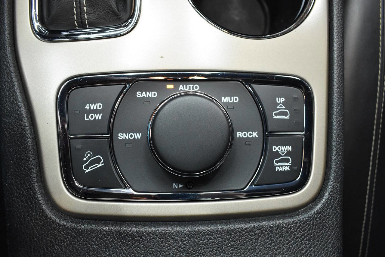 Used 2017 Jeep Grand Cherokee Overland image 26