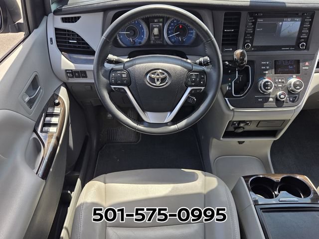 Used 2018 Toyota Sienna XLE w/ XLE Navigation Package FWD image 12
