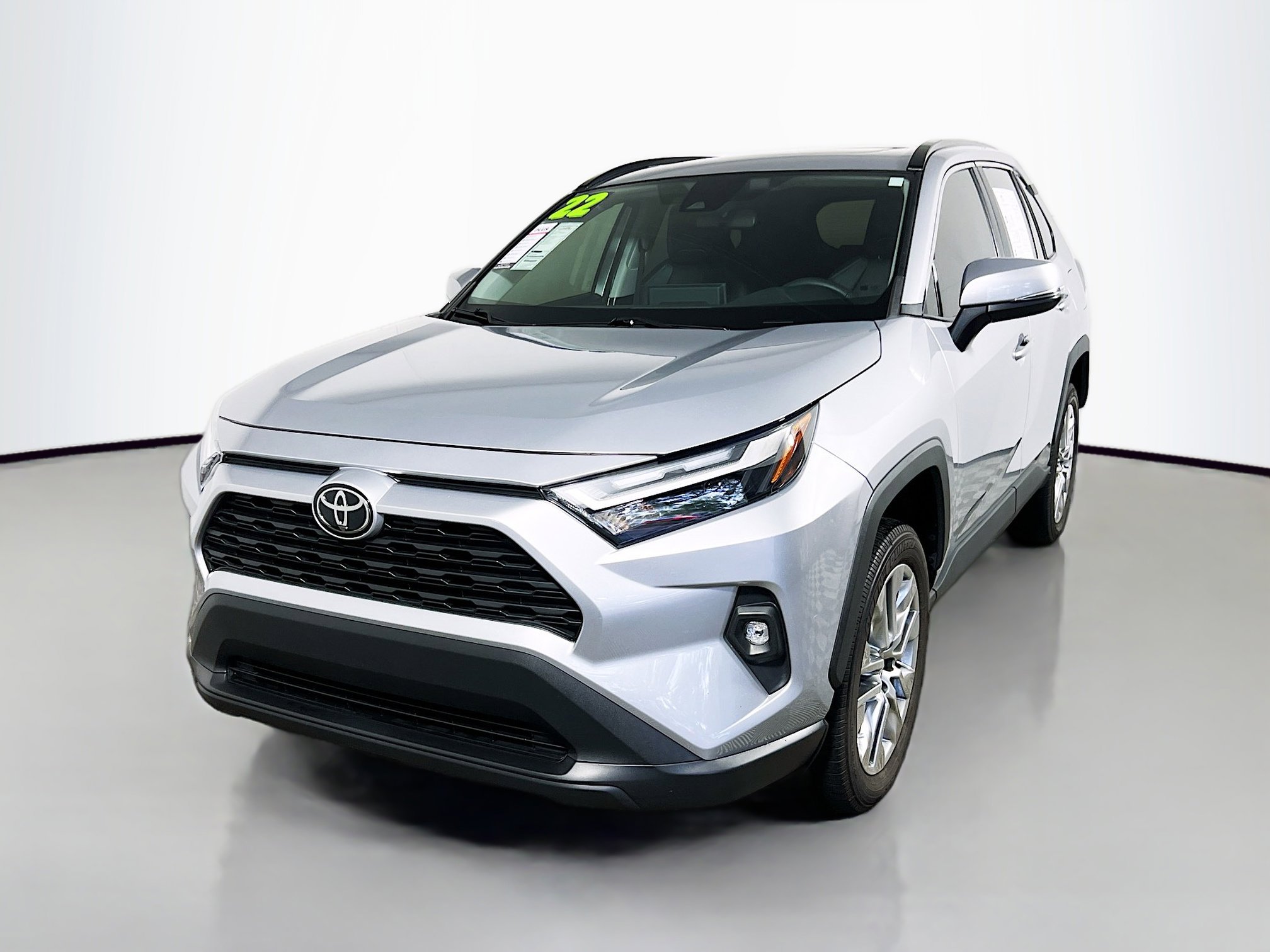 Used 2022 Toyota RAV4 XLE Premium image 10