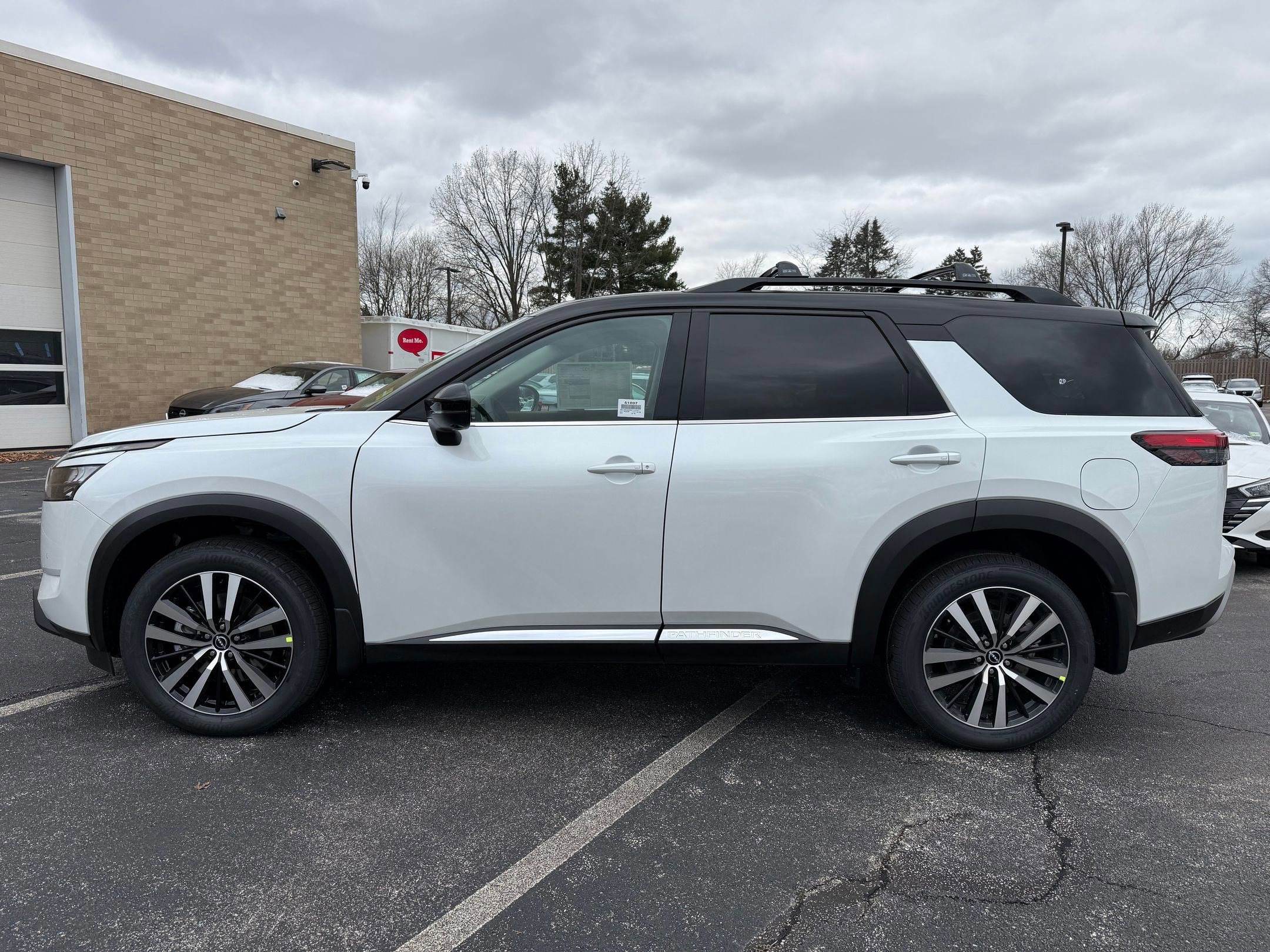 New 2025 Nissan Pathfinder Platinum image 9