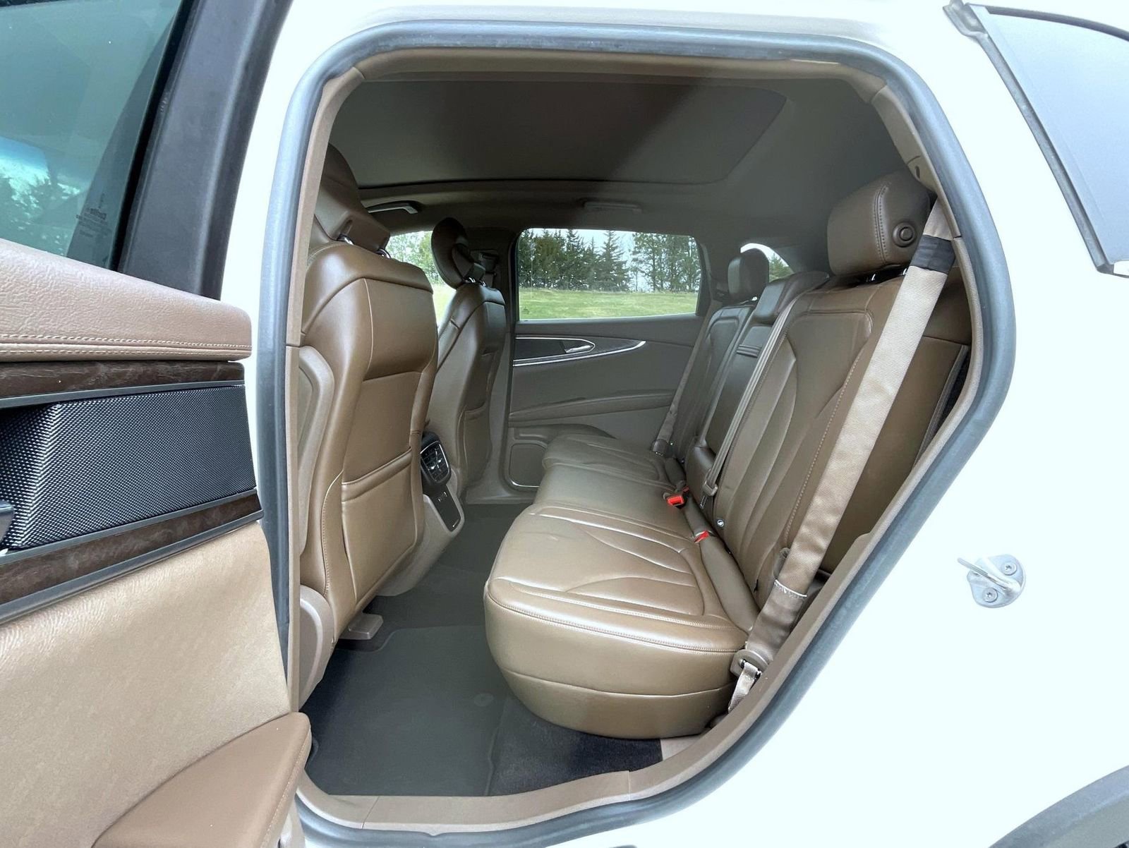 Used 2016 Lincoln MKX Reserve w/ Driver Assistance Package image 20