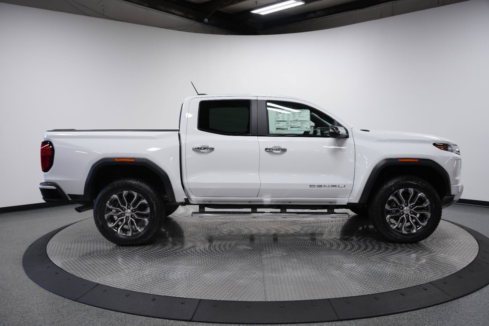 New 2026 GMC Canyon Denali AWD/4WD image 9