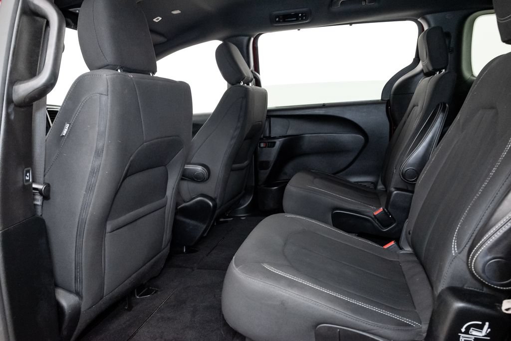 Used 2019 Chrysler Pacifica Touring Plus w/ S Appearance Package FWD image 23