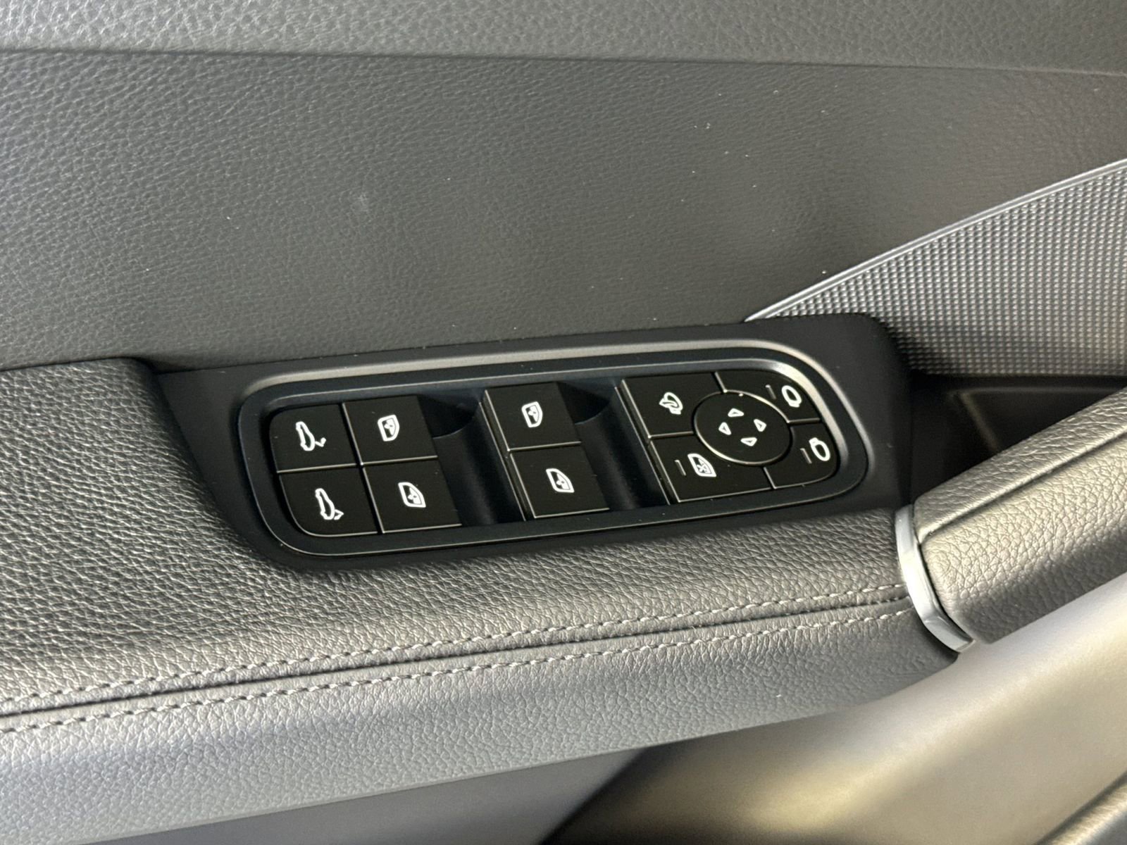 Certified 2023 Porsche Cayenne image 13