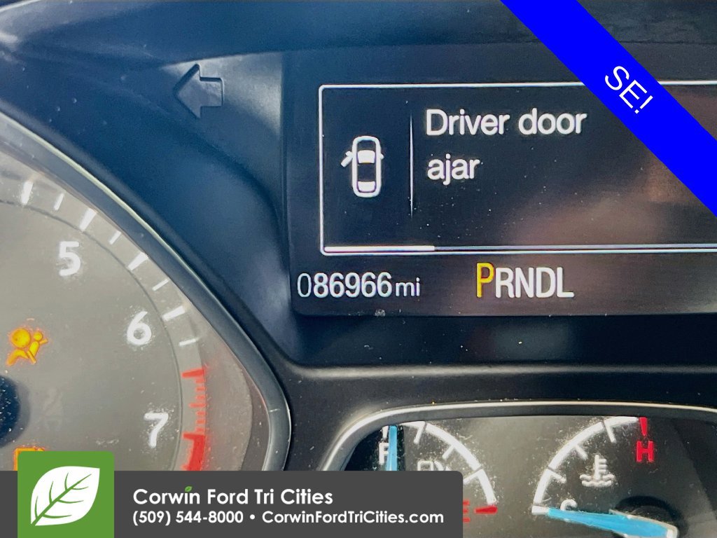 Used 2015 Ford Focus SE FWD image 2