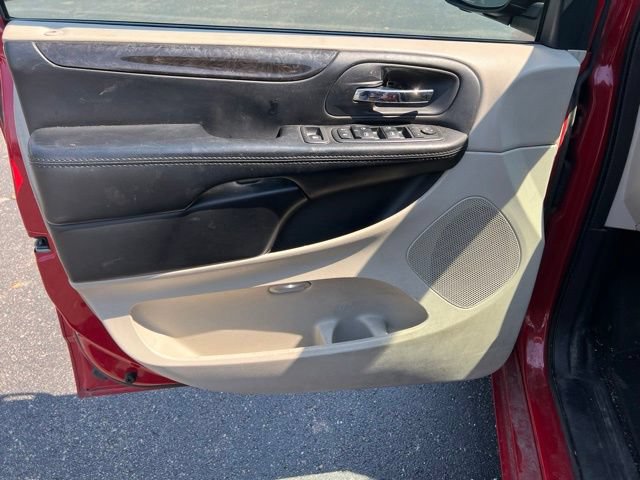 Used 2015 Dodge Grand Caravan SXT w/ Rear Park Assist Package FWD image 21