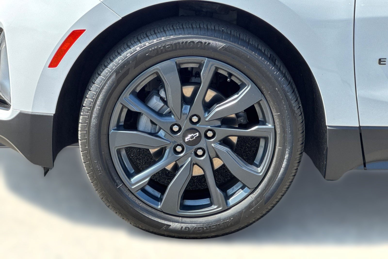 Used 2024 Chevrolet Equinox RS FWD image 12