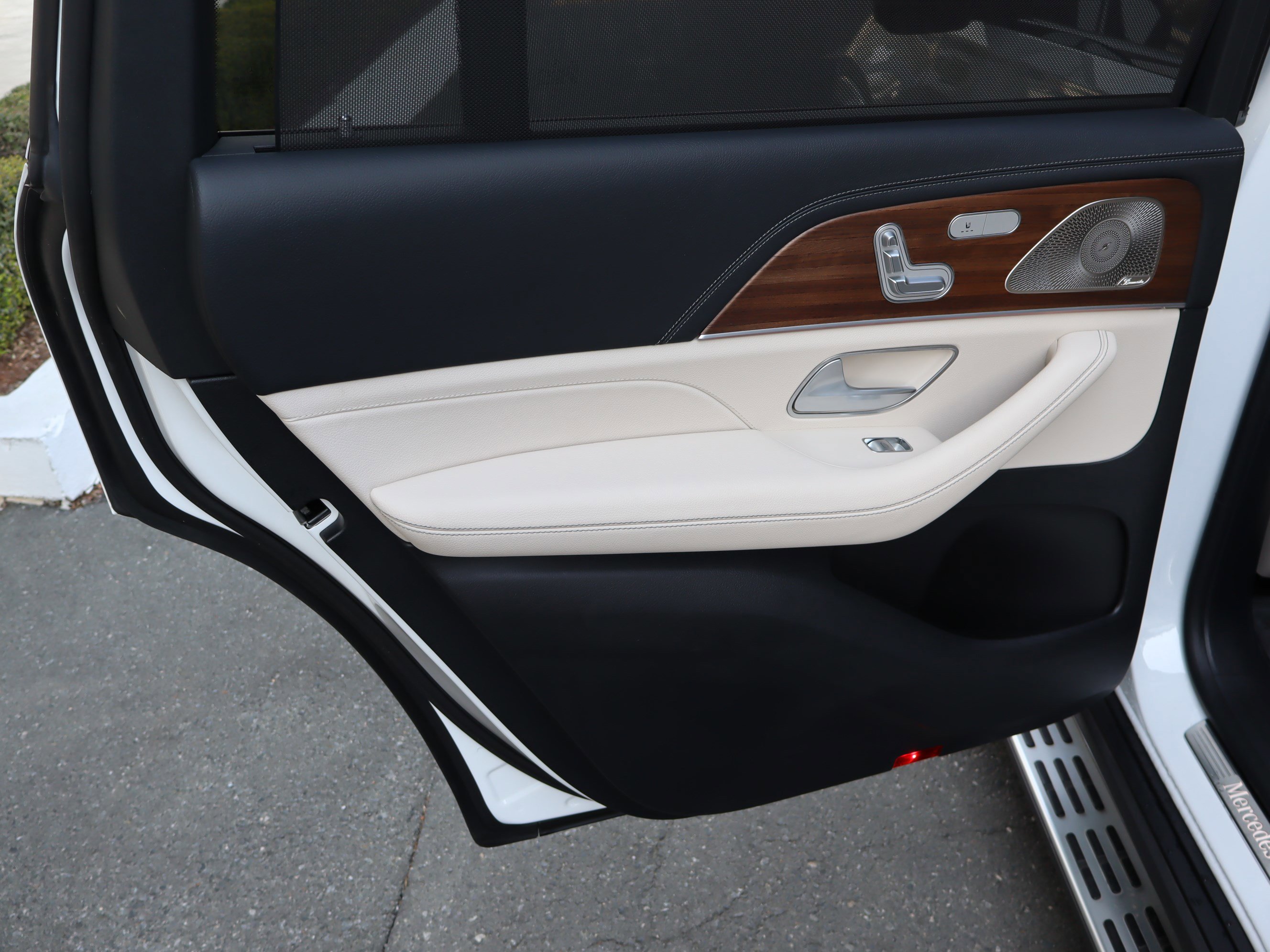 Used 2024 Mercedes-Benz GLS 580 4MATIC image 32