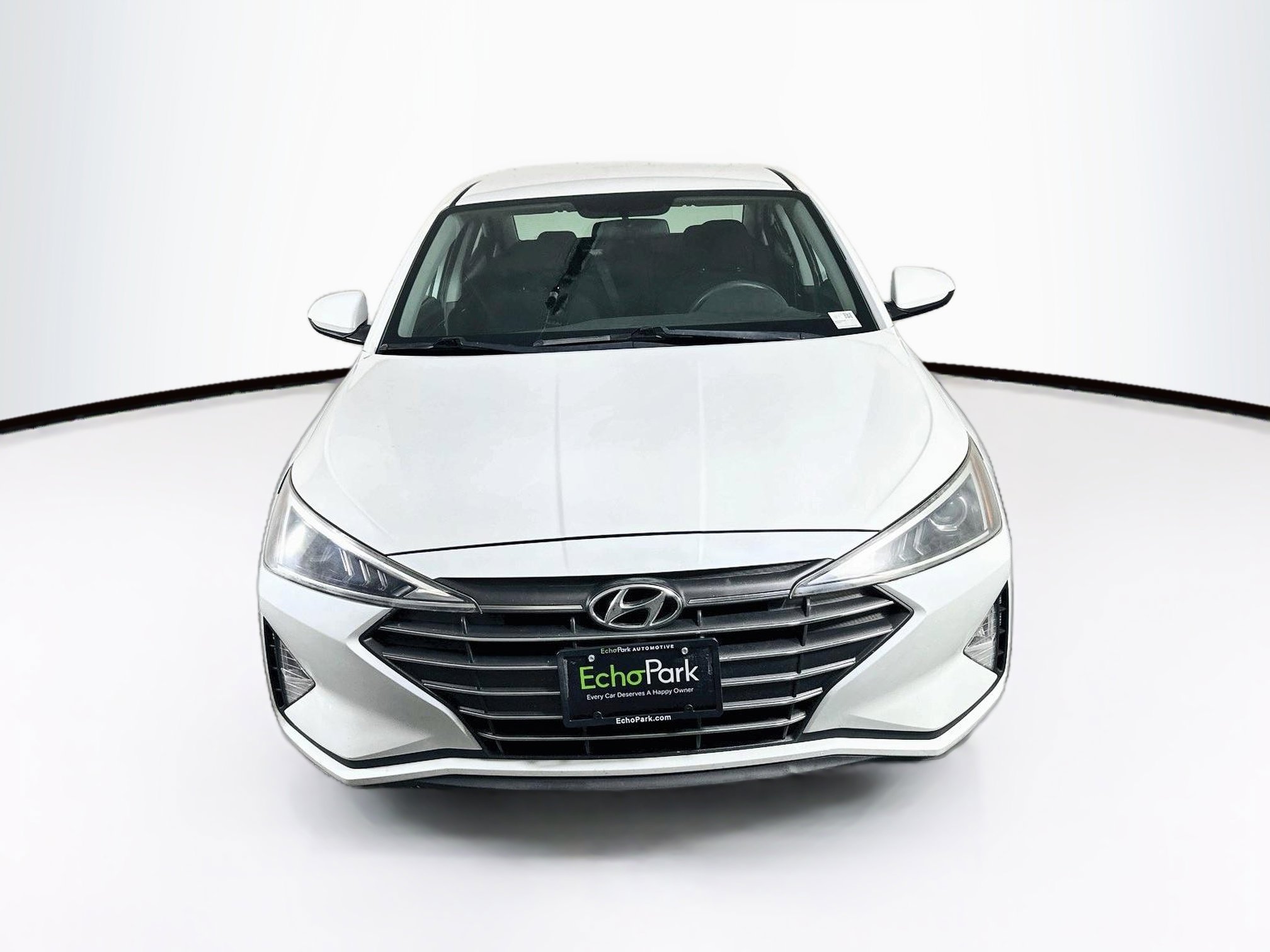 Used 2019 Hyundai Elantra SE w/ Cargo Package FWD image 2