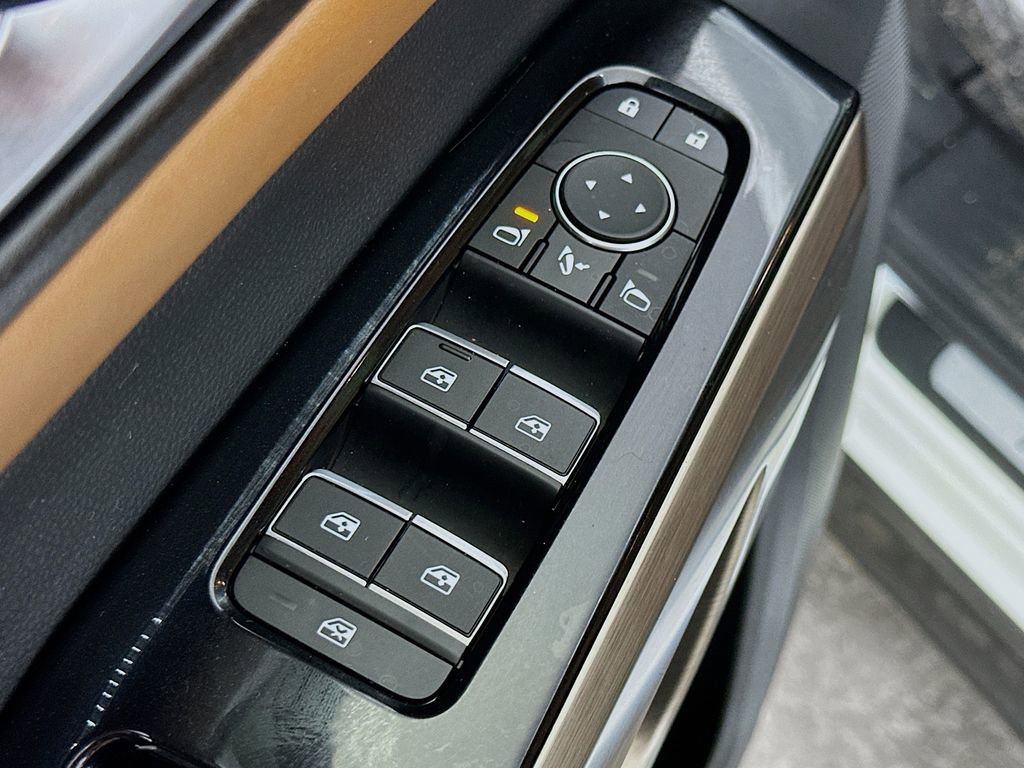 Used 2024 Nissan Pathfinder Platinum image 21