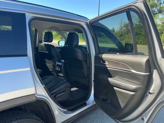 Used 2023 Jeep Grand Cherokee L Limited AWD/4WD image 18
