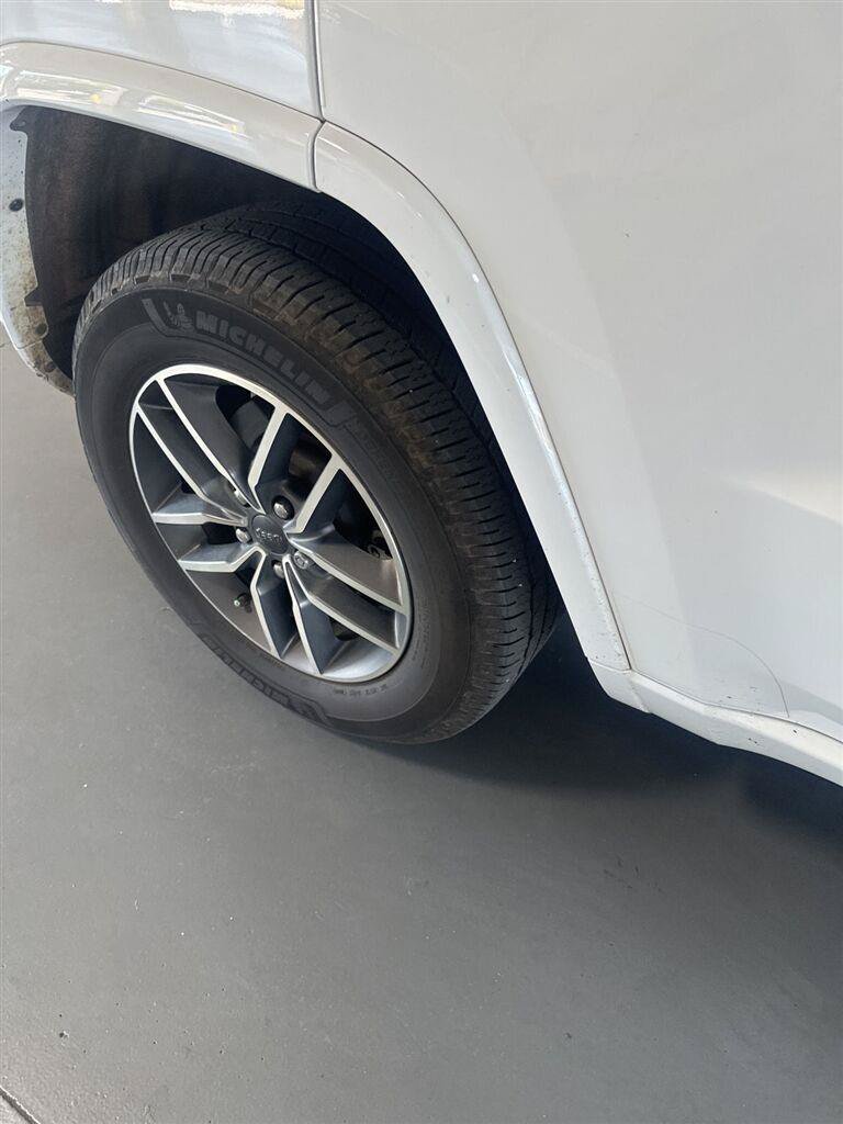Used 2020 Jeep Grand Cherokee Overland AWD/4WD image 27