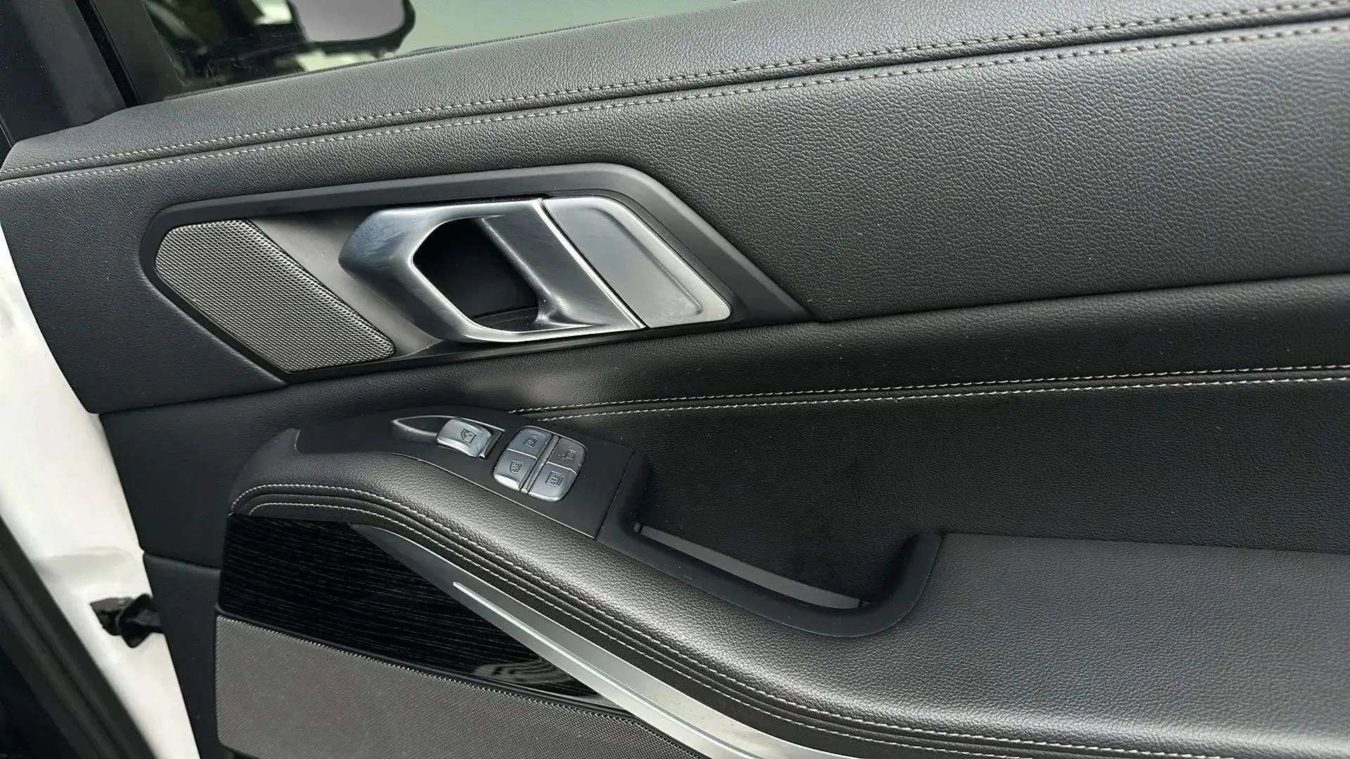 Used 2020 BMW X7 xDrive40i w/ M Sport Package image 25