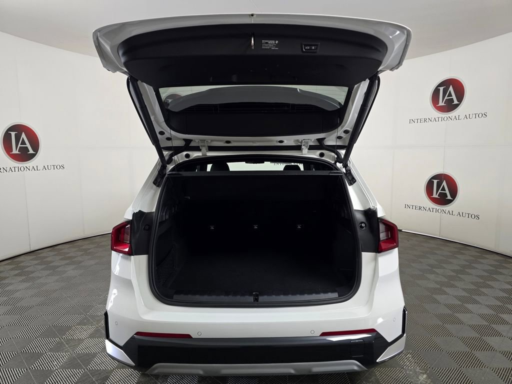 Used 2025 BMW X1 xDrive28i w/ Technology Package image 9