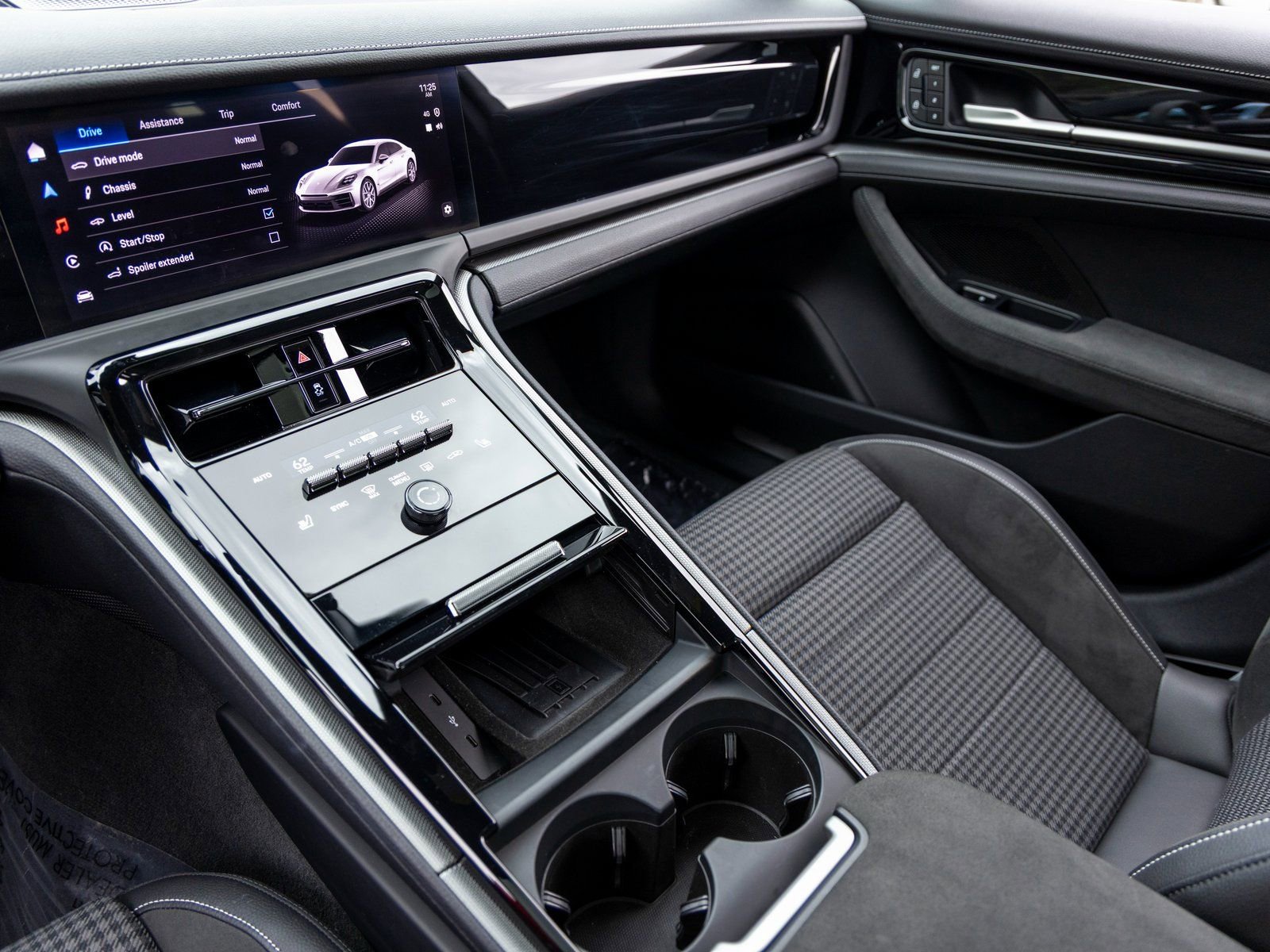 Certified 2025 Porsche Panamera 4 image 37