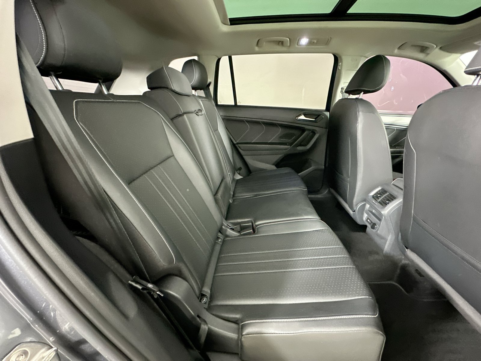 Used 2023 Volkswagen Tiguan SE w/ Panoramic Sunroof Package AWD/4WD image 40