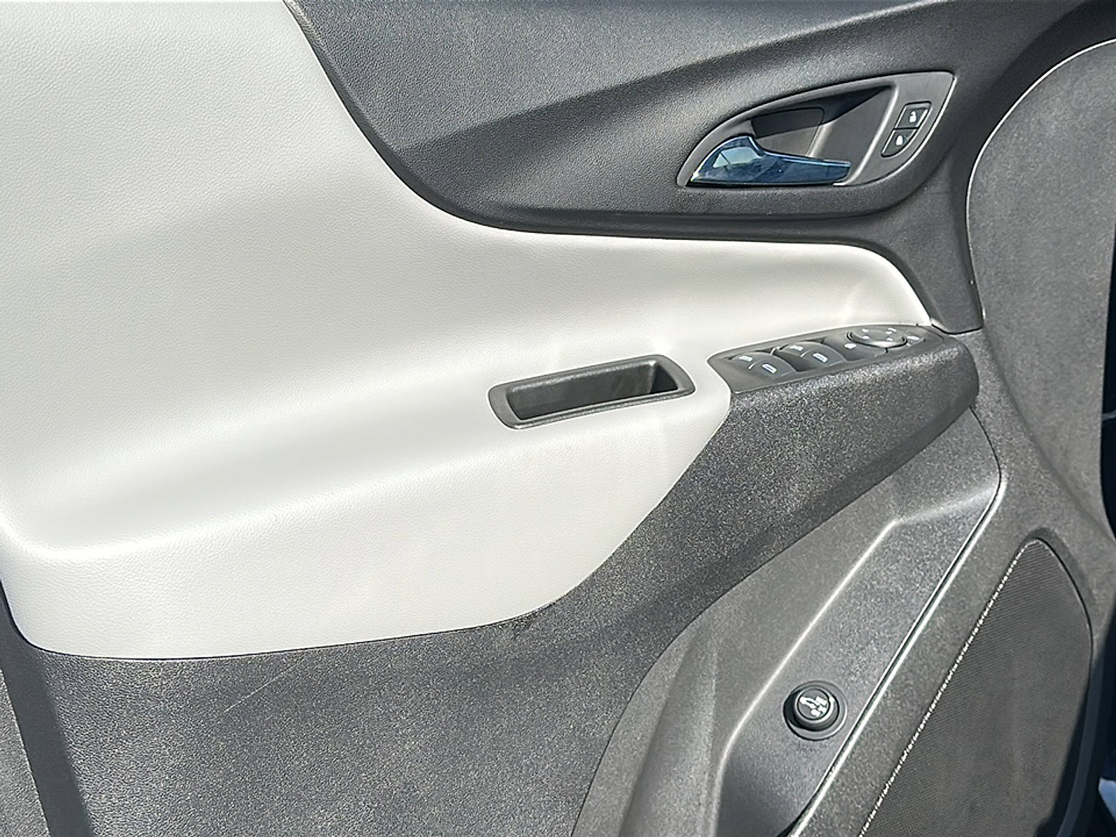 Used 2020 Chevrolet Equinox LT image 16