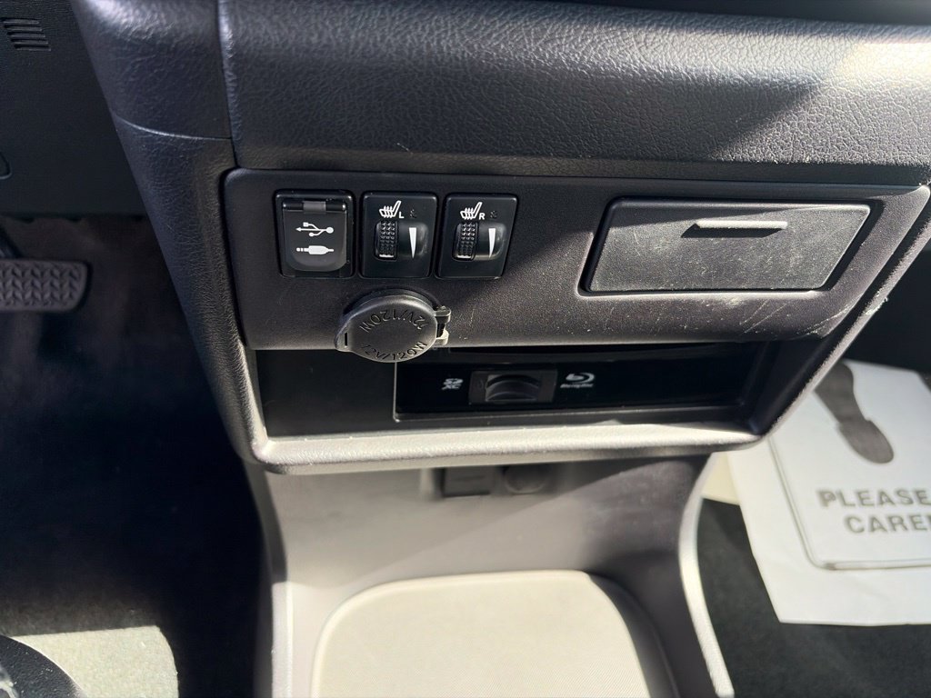 Used 2015 Toyota Sienna SE Premium FWD image 18