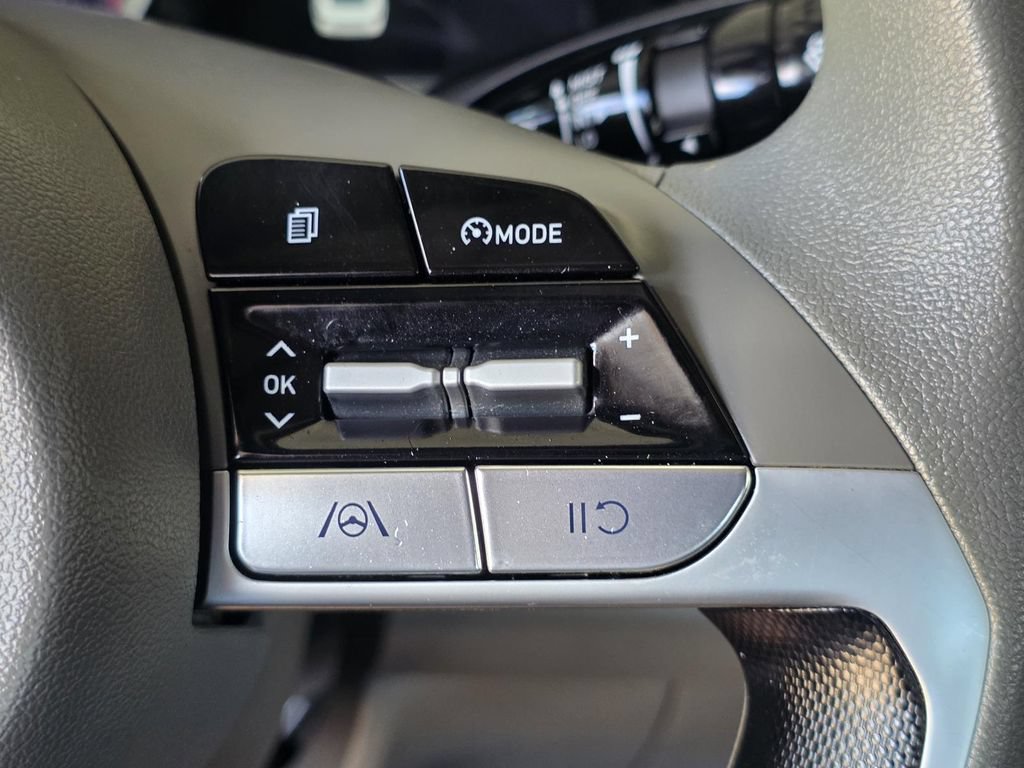 Used 2023 Hyundai Elantra SEL FWD image 18