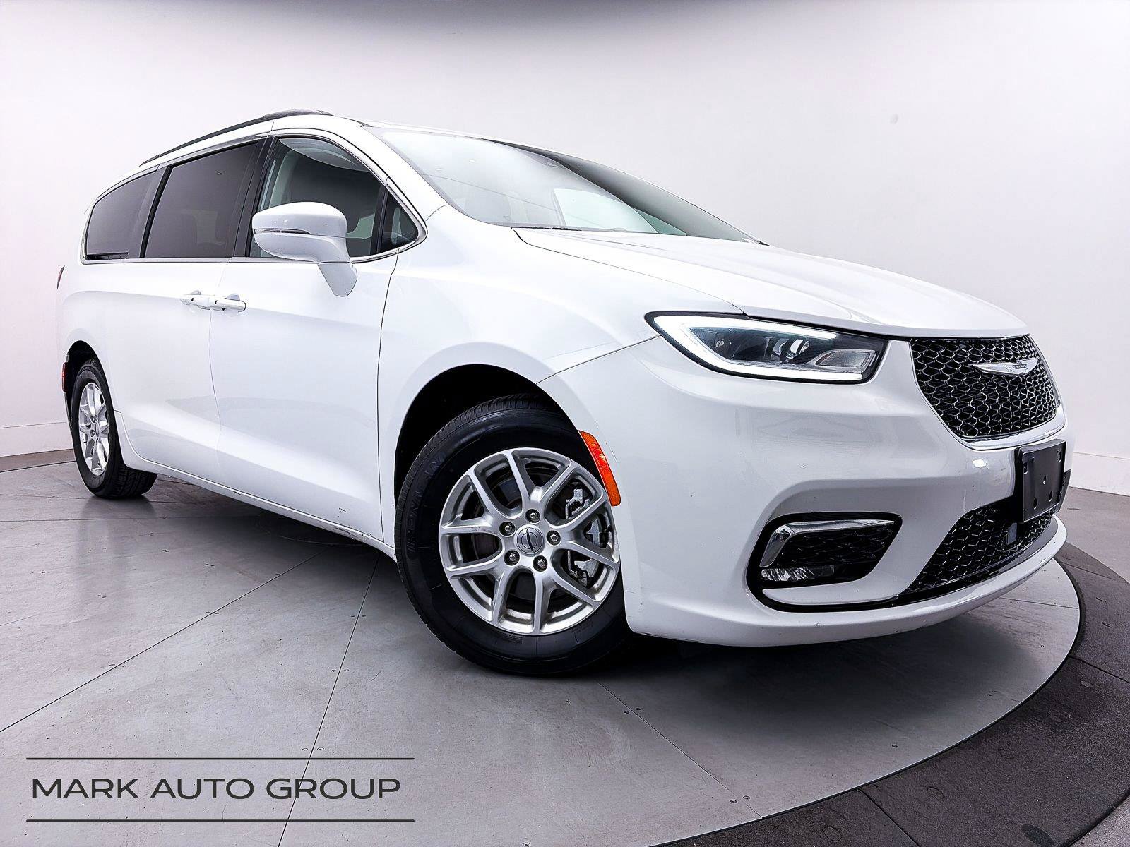 Used 2022 Chrysler Pacifica Touring-L FWD image 1