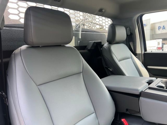 New 2024 Ford F550 4x4 Regular Cab Super Duty image 9