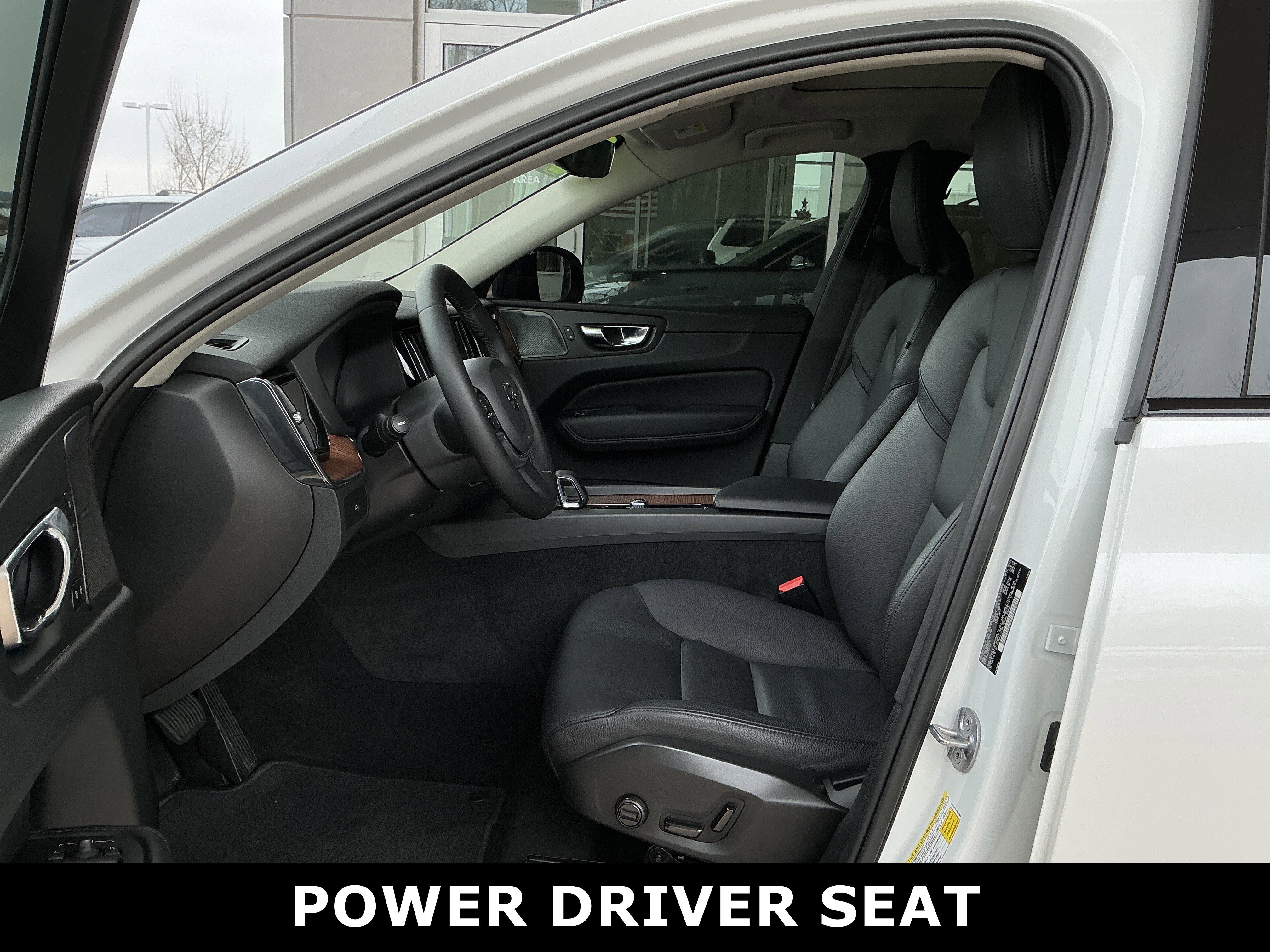 Used 2023 Volvo XC60 B5 Plus image 7