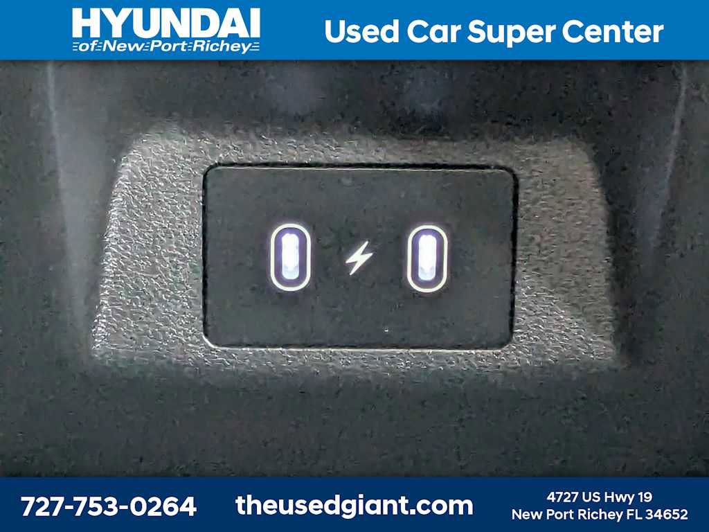 Used 2025 Hyundai Santa Cruz Limited image 17
