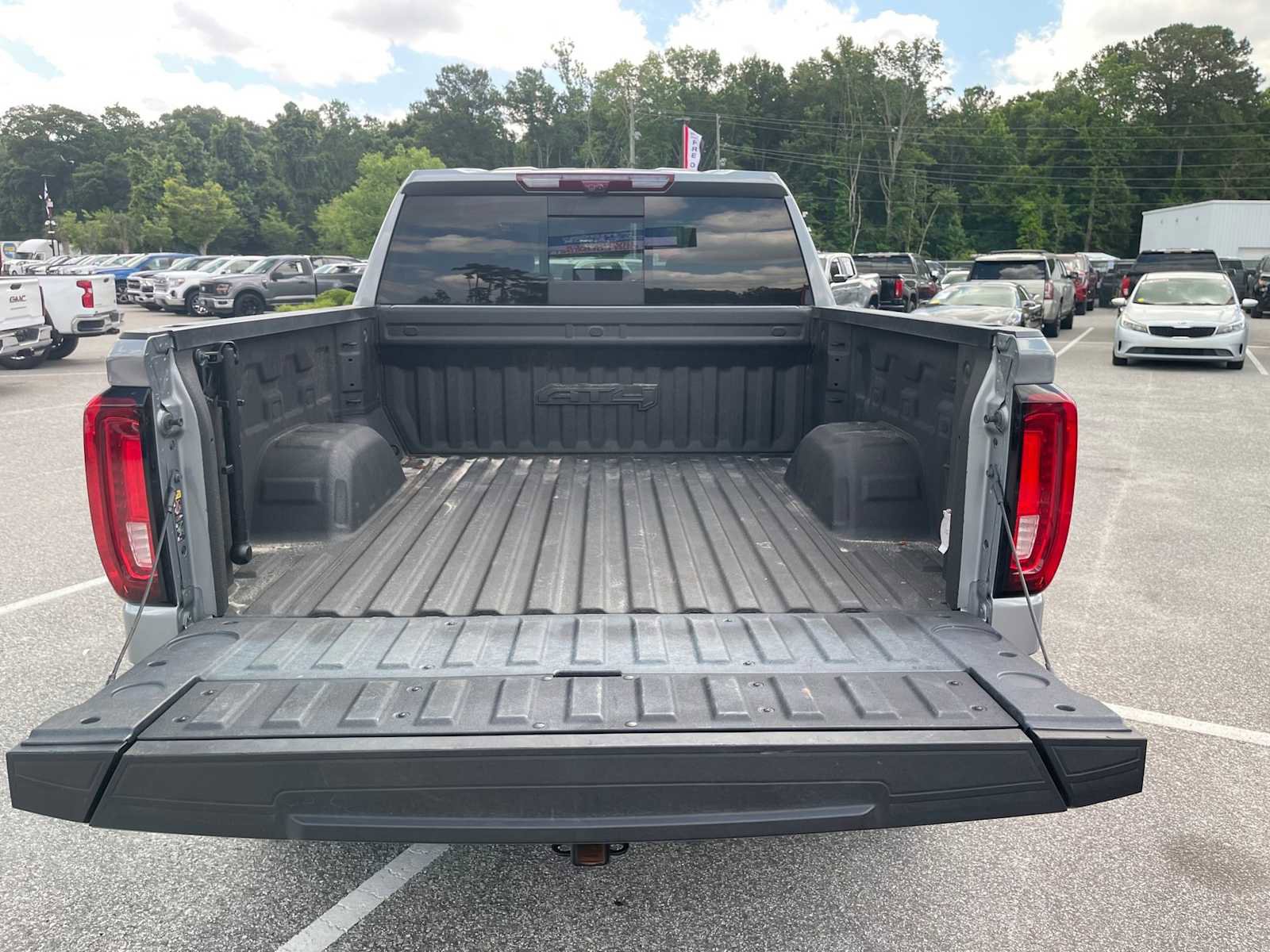 Used 2024 GMC Sierra 1500 AT4 w/ Technology Package AWD/4WD image 22