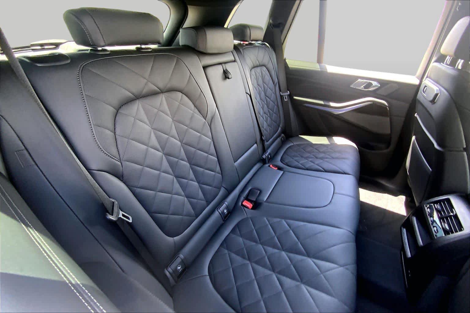 Used 2024 BMW X5 xDrive40i w/ Premium Package AWD/4WD image 19