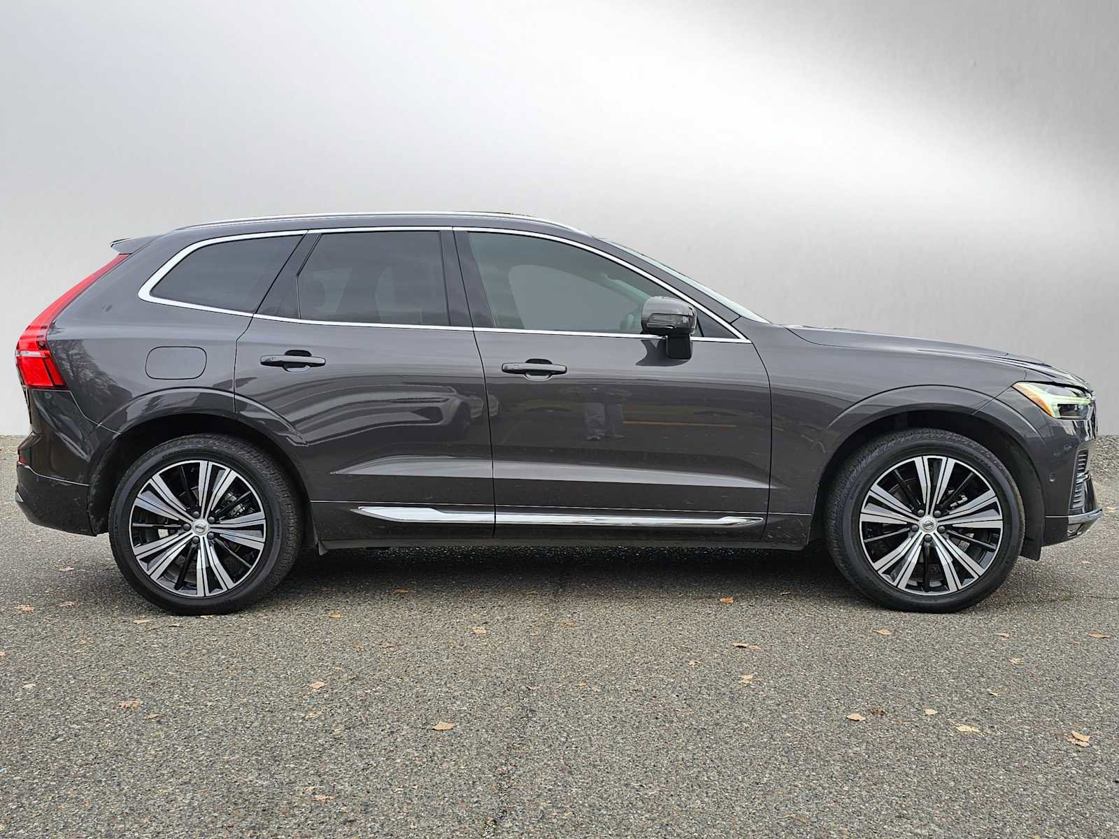 Certified 2023 Volvo XC60 B5 Plus w/ Climate Package image 8