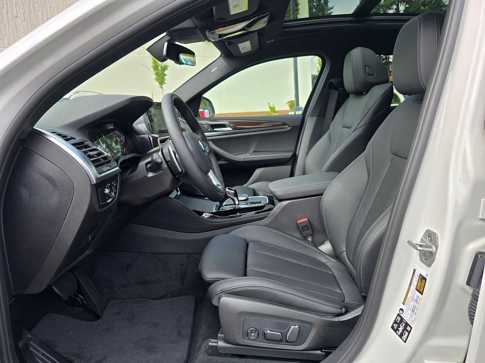 Used 2025 BMW X4 xDrive30i w/ Premium Package image 20