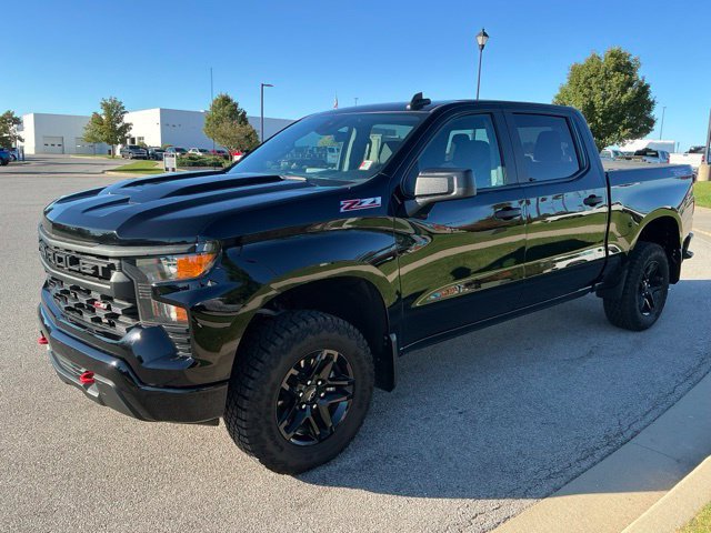 Used 2023 Chevrolet Silverado 1500 Custom Trail Boss AWD/4WD image 3