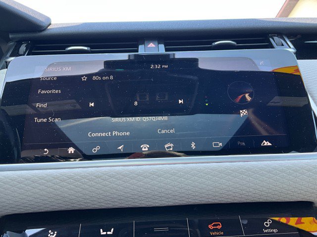 Used 2018 Land Rover Range Rover Velar R-Dynamic SE AWD/4WD image 21