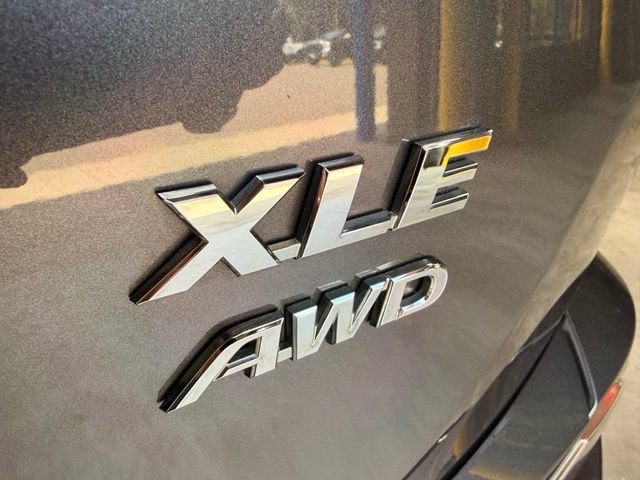 Used 2017 Toyota RAV4 XLE AWD/4WD image 12