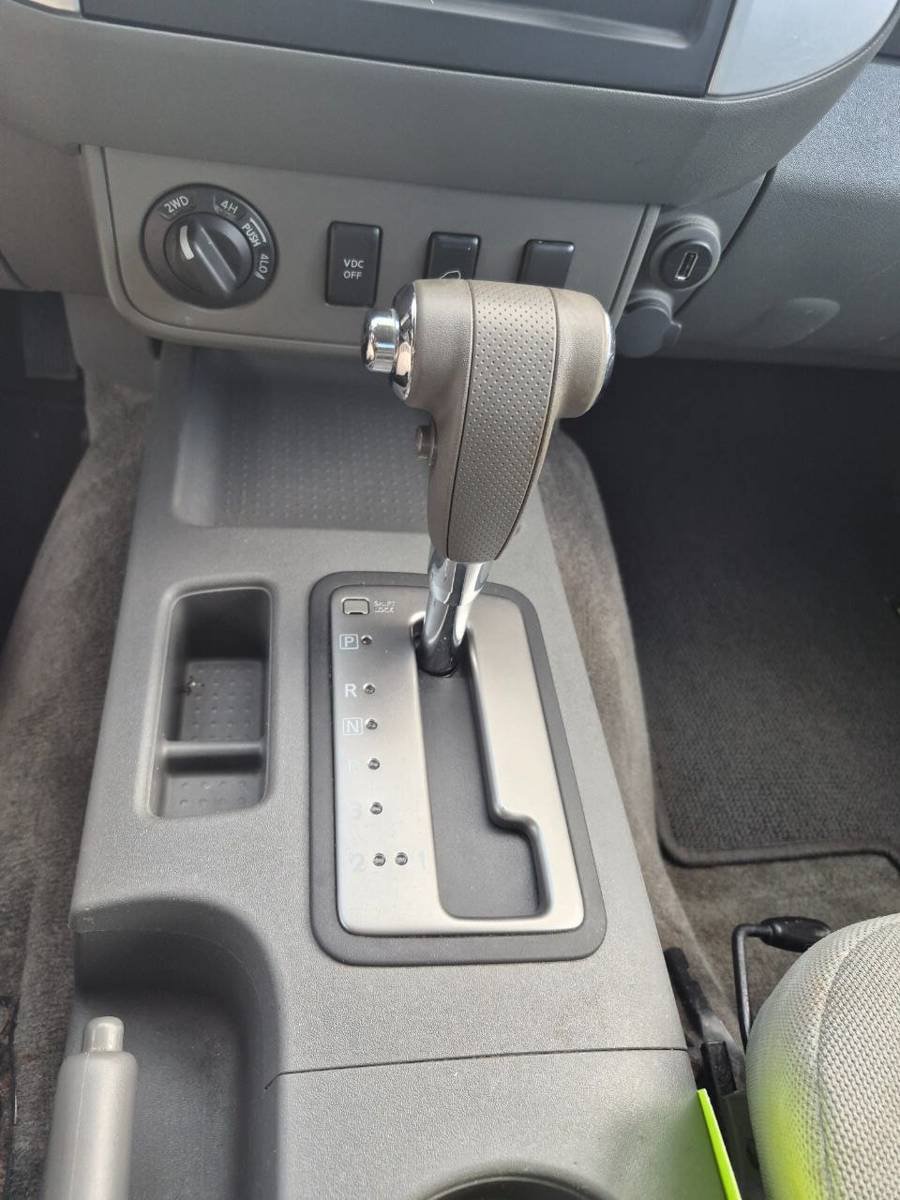 Used 2010 Nissan Frontier SE AWD/4WD image 17