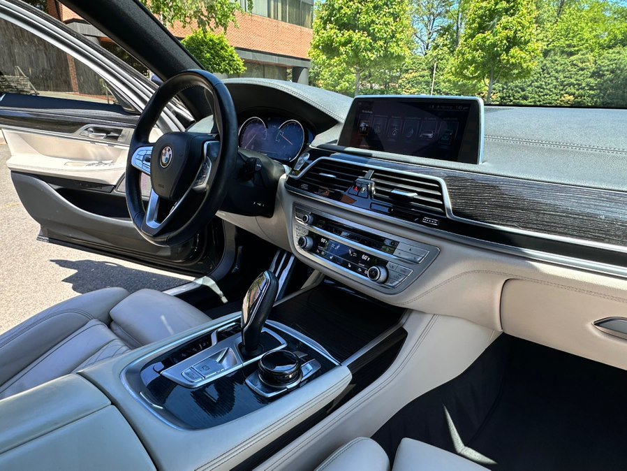 Used 2016 BMW 750i xDrive AWD/4WD image 26