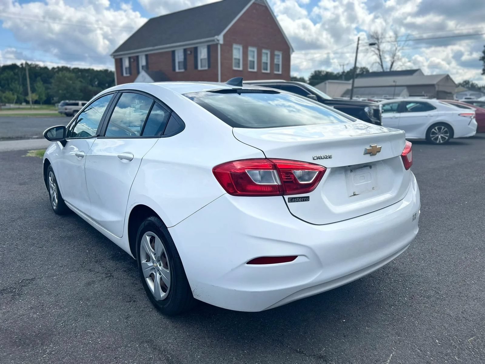 Used 2017 Chevrolet Cruze LS FWD image 3