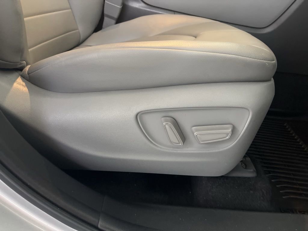 Used 2022 Toyota Highlander XLE AWD/4WD image 61