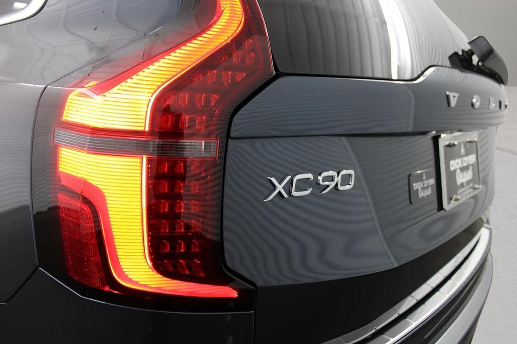 New 2026 Volvo XC90 B6 Plus w/ Protection Package Premier AWD/4WD image 32
