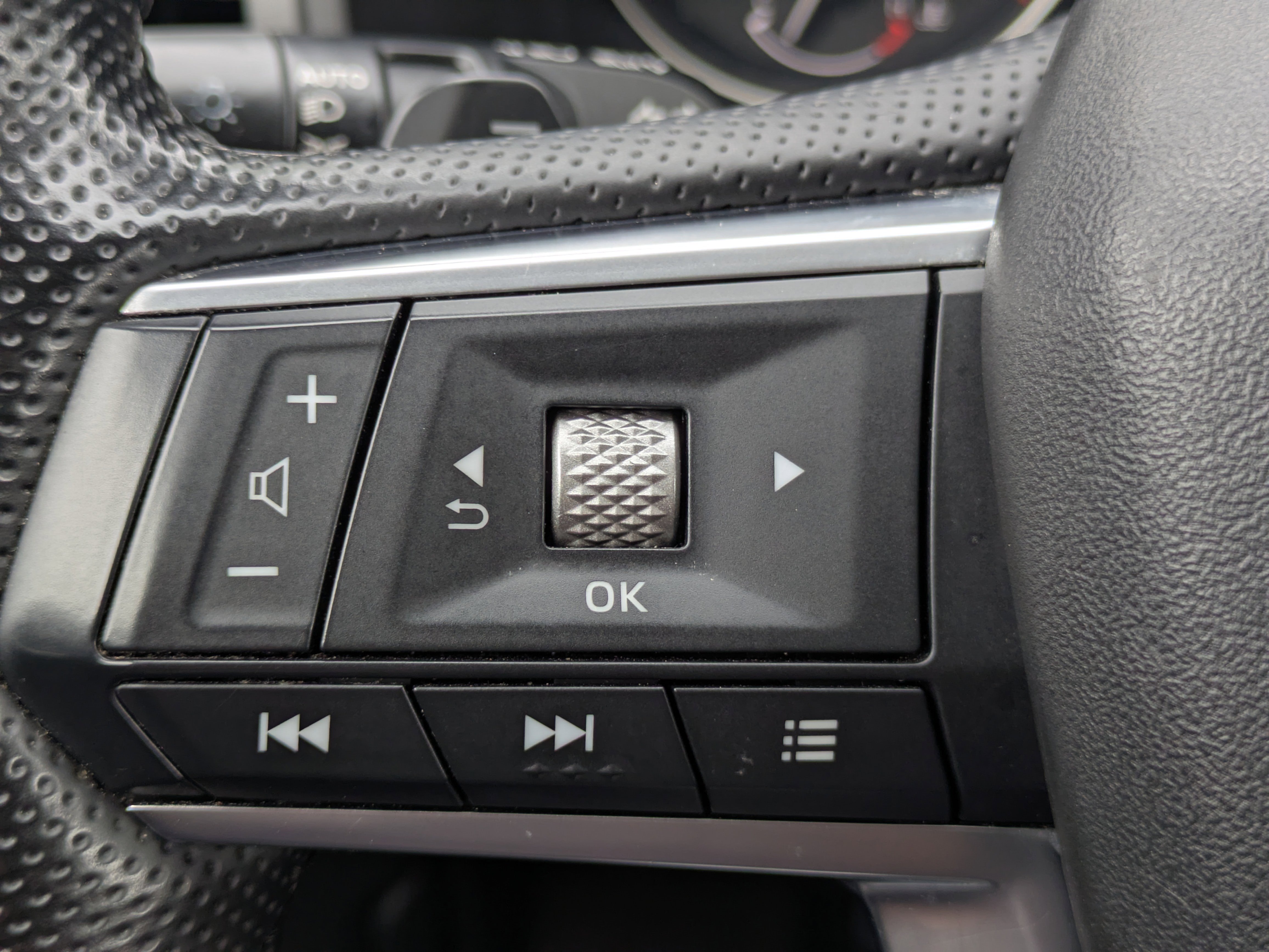 Used 2024 Mitsubishi Outlander SE FWD image 17