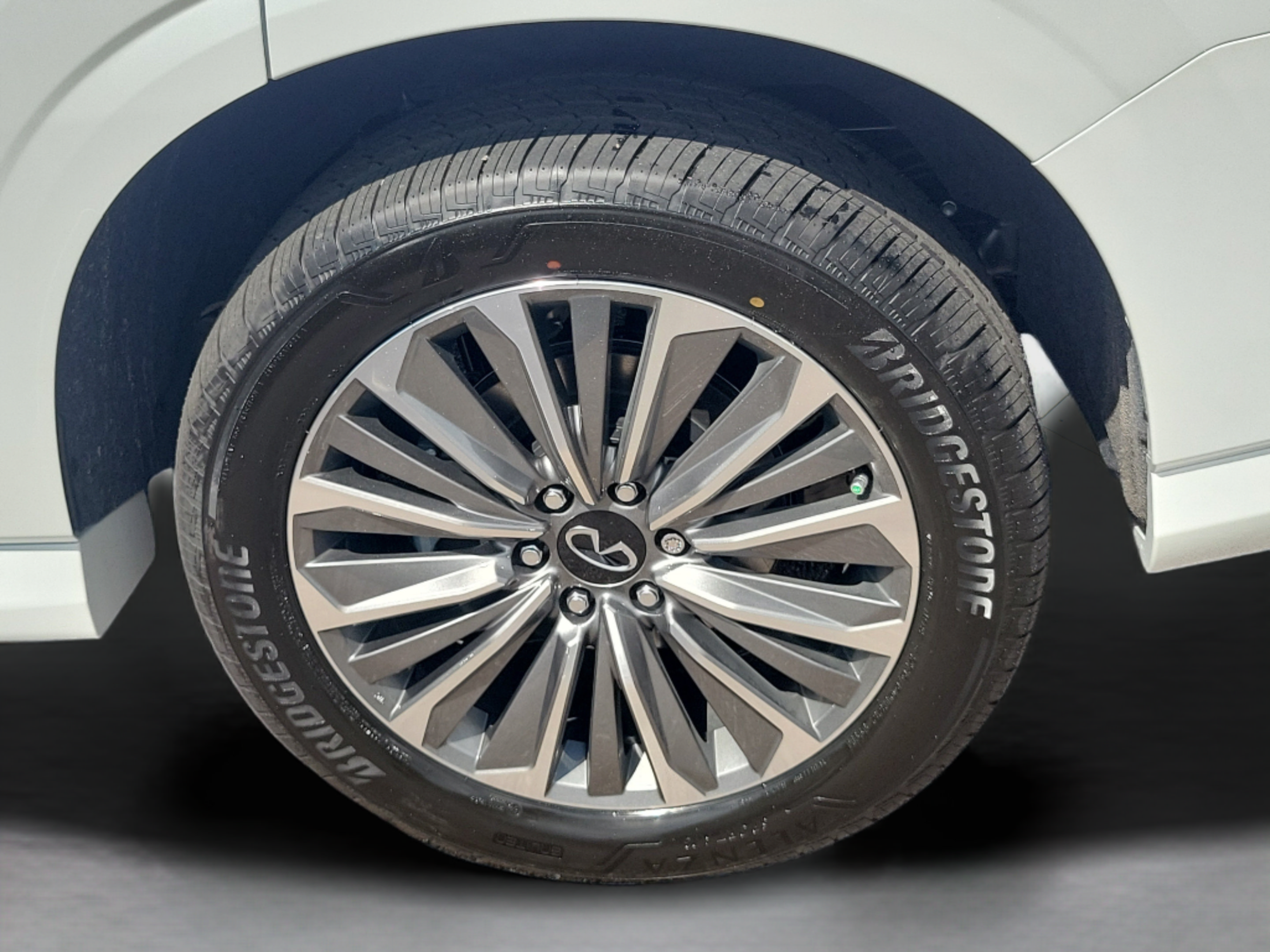 New 2027 INFINITI QX80 Luxe w/ Cargo Package AWD/4WD image 29