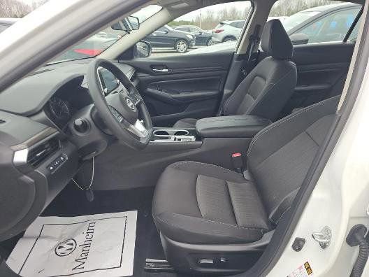 Used 2024 Nissan Altima 2.5 SV image 2