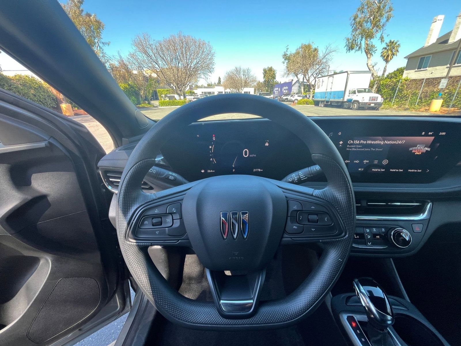 Used 2025 Buick Envista Preferred image 32