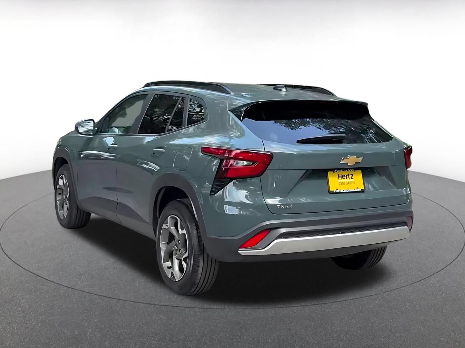 Used 2025 Chevrolet Trax LT FWD image 11