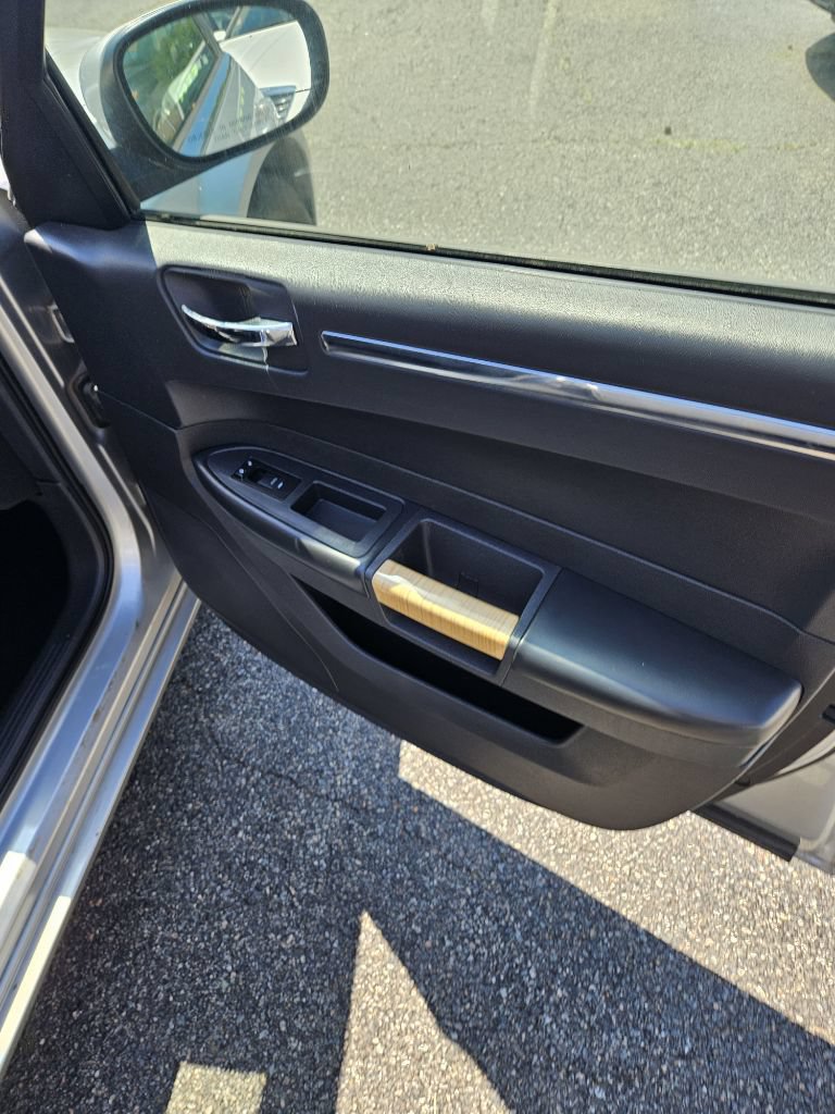 Used 2008 Chrysler 300 Limited RWD image 6