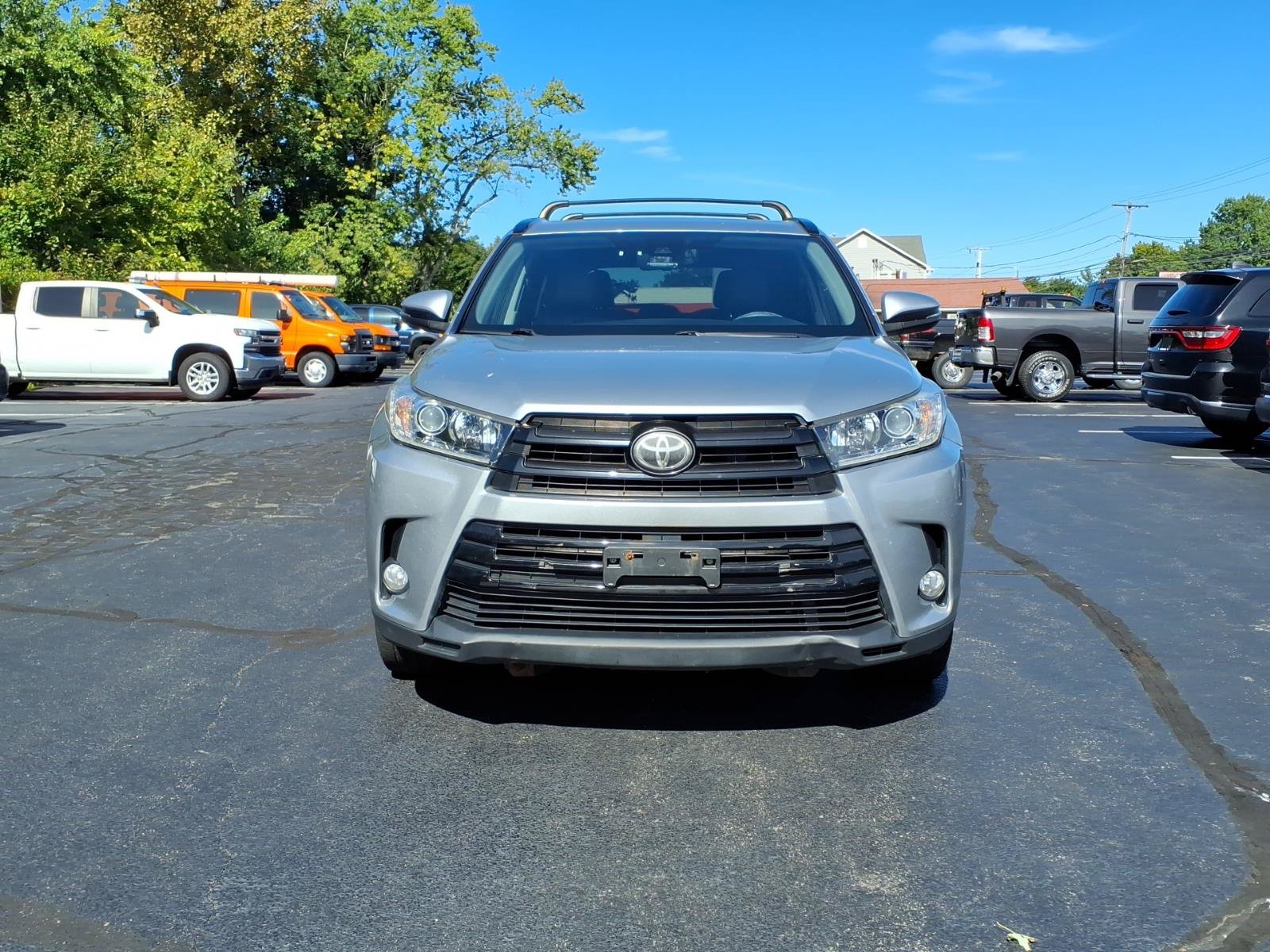 Used 2017 Toyota Highlander SE AWD/4WD image 2