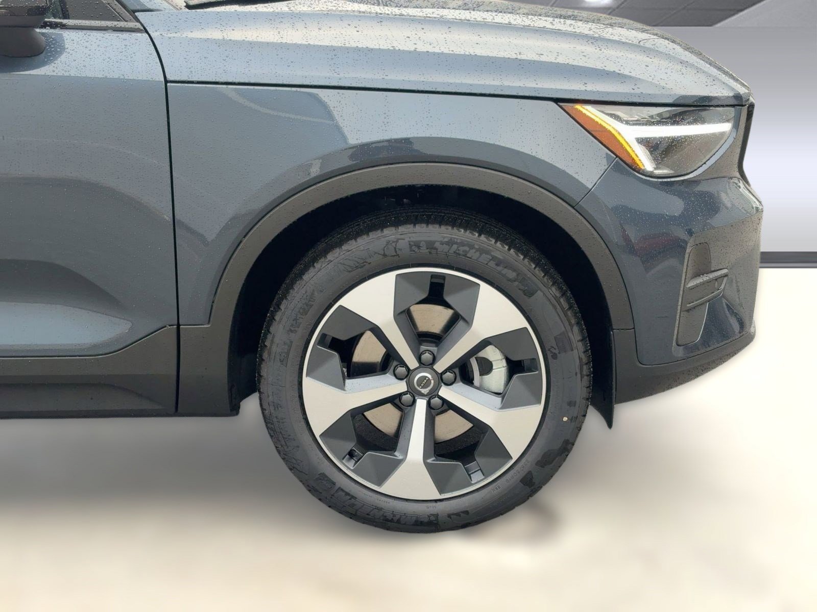 Used 2026 Volvo XC40 B4 Core w/ Climate Package FWD image 5