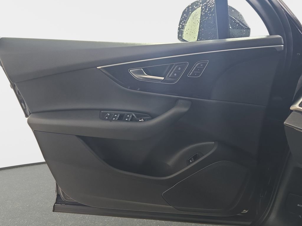 Used 2021 Audi Q7 3.0T Premium w/ Convenience Package image 31