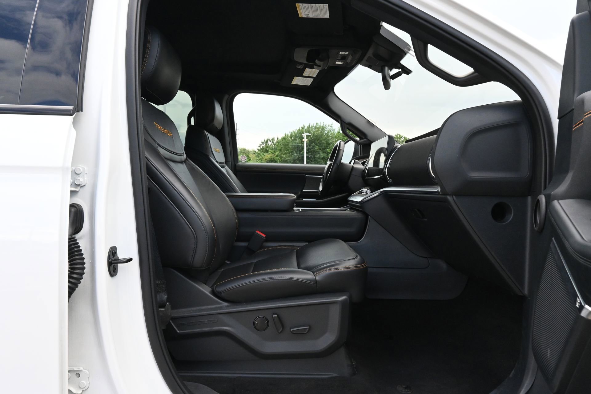 Used 2025 Ford Expedition Tremor AWD/4WD image 25